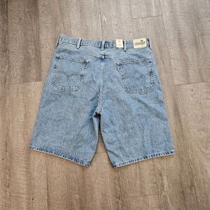 Levi's Silver Tab Med Wash Mens Loose Fit Denim Shorts Size 40 Inseam 12 NWT